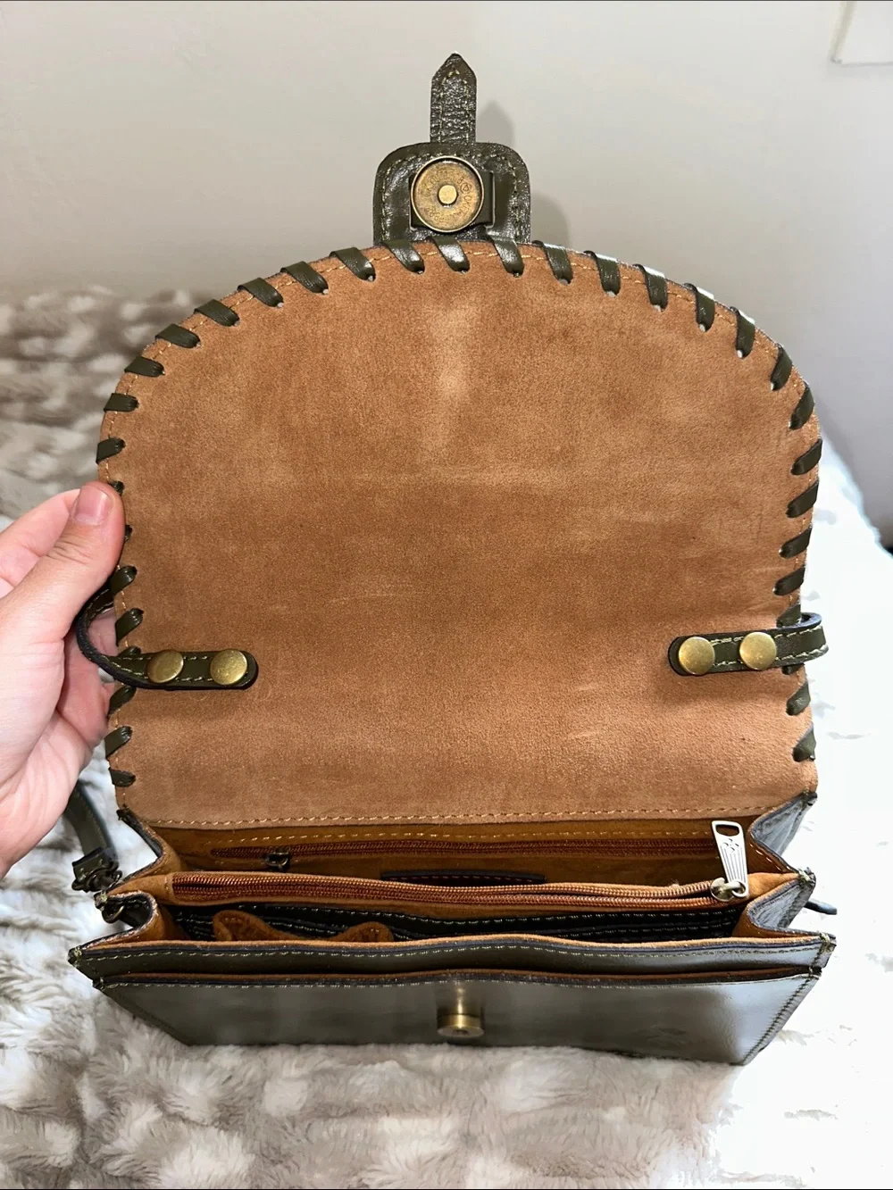✨NWOT✨ Patricia Nash Olive Green Women's Embossed Leather Purse